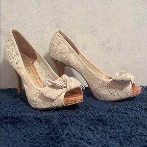 Christian Siriano Cream Lace Bow Heels